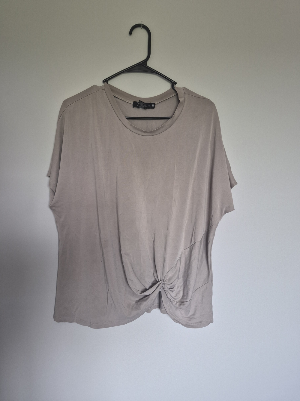 Knot-Front Short Sleeve Tee in Taupe